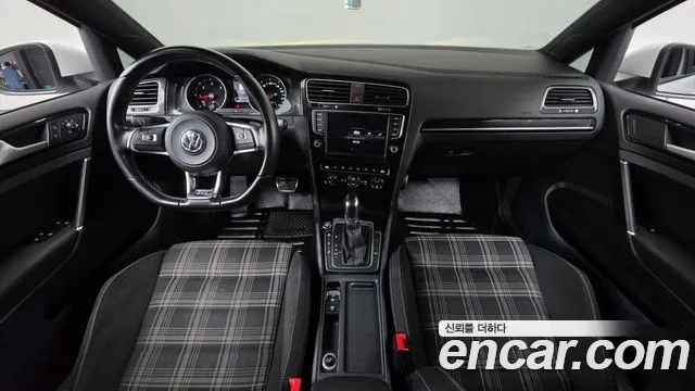 Volkswagen Golf — интерьер