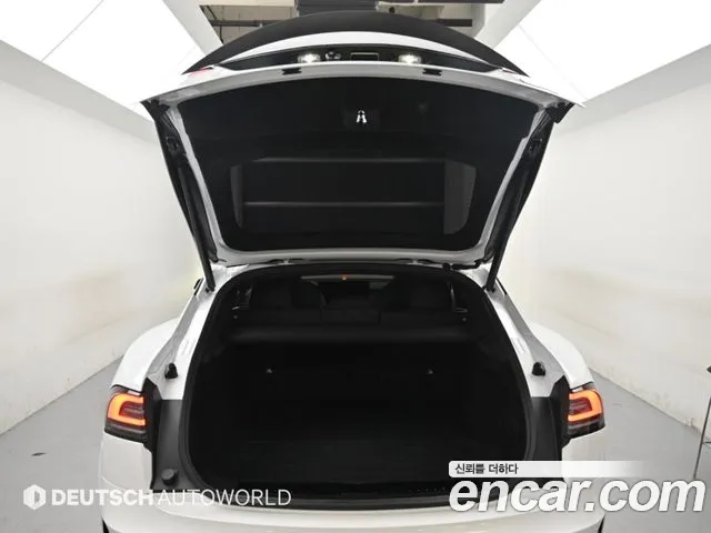 Tesla Model S — интерьер