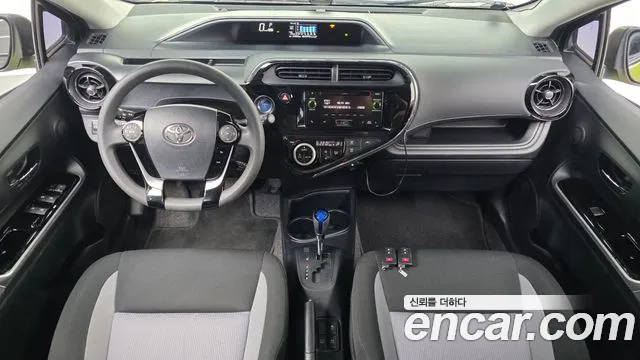 Toyota Prius — интерьер