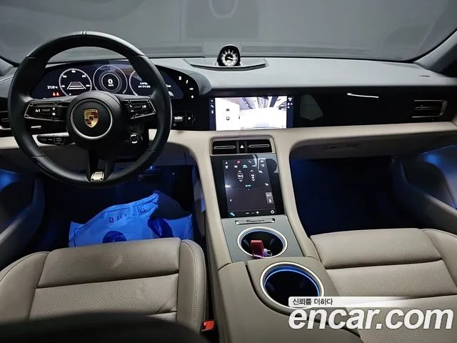 Porsche Taycan — интерьер