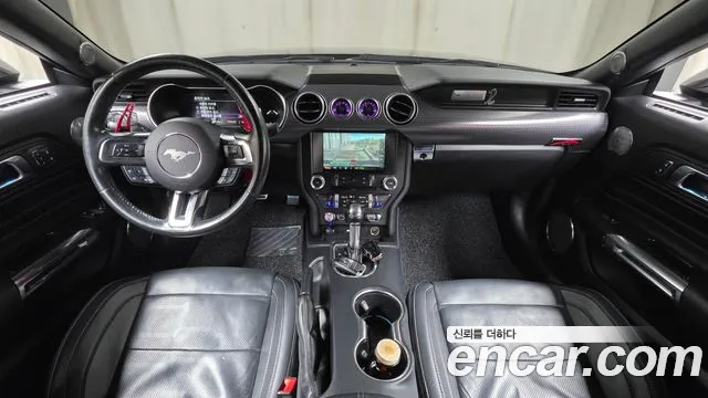 Ford Mustang — интерьер