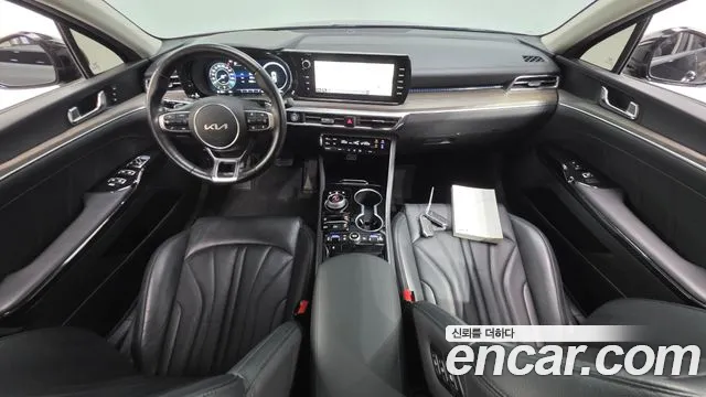 Kia K5 — интерьер