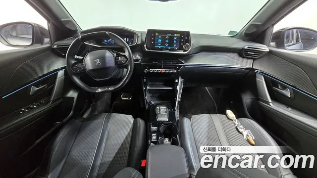 Peugeot 208 — интерьер