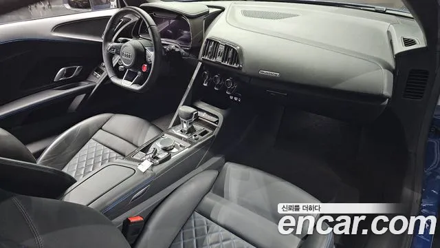 Audi R8 — интерьер