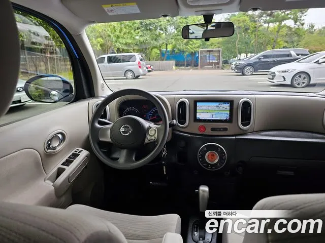Nissan Cube — интерьер