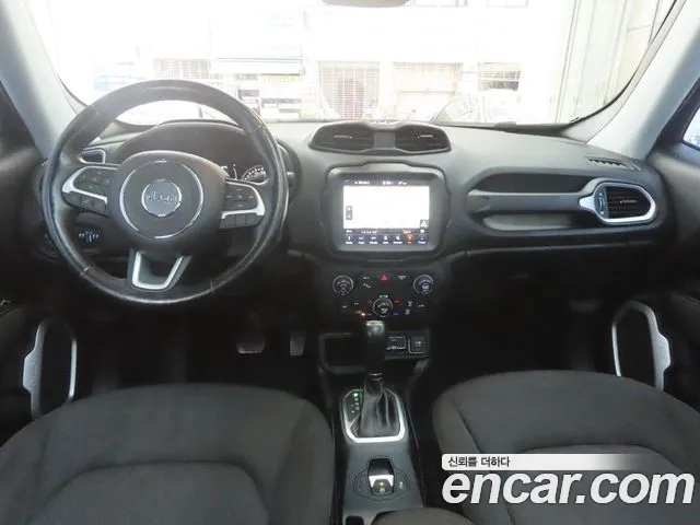 Jeep Renegade — интерьер