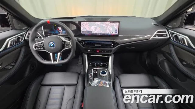 BMW i4 — интерьер