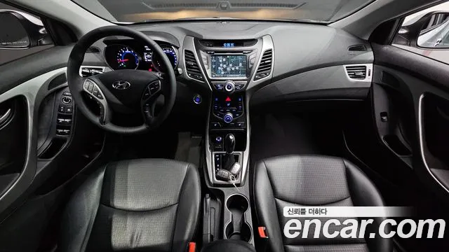 Hyundai Elantra — интерьер