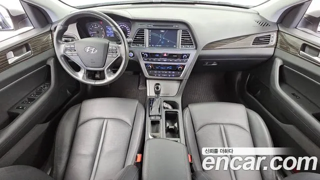Hyundai Sonata — интерьер