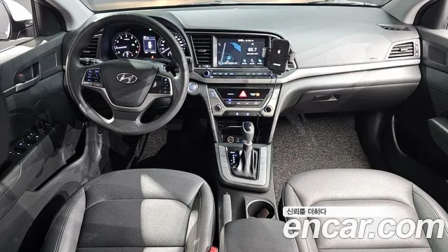 Hyundai Elantra — интерьер