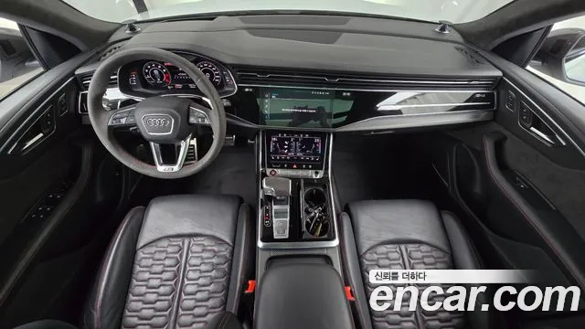 Audi RSQ8 — интерьер