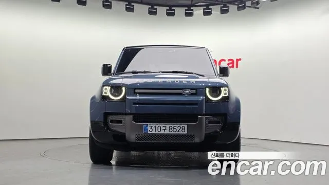 Land Rover Defender — интерьер