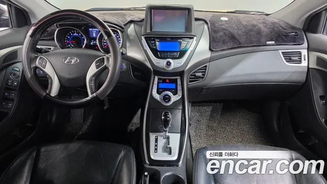 Hyundai Elantra — интерьер