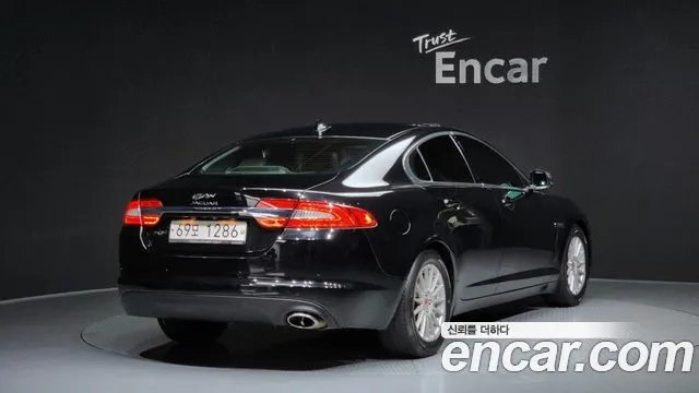 Jaguar XF 2015 — фото 2