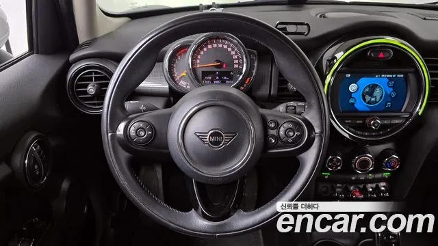 Mini Cooper 2020 — фото 13