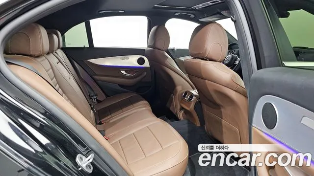Mercedes-Benz E-Class 2020 — фото 12