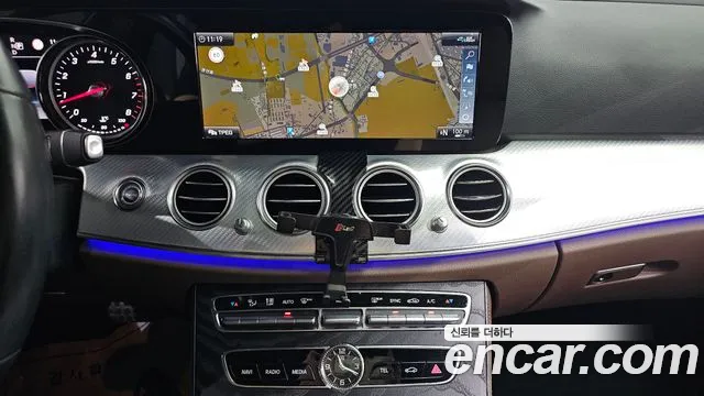 Mercedes-Benz E-Class 2020 — фото 14