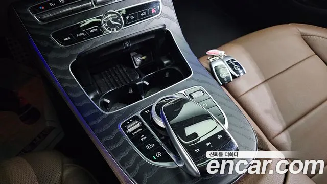 Mercedes-Benz E-Class 2020 — фото 16
