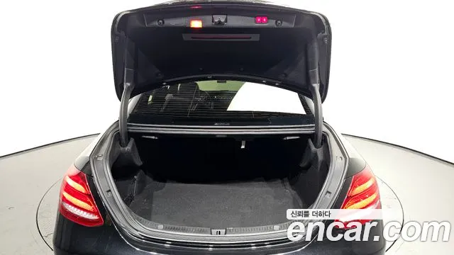 Mercedes-Benz E-Class 2020 — фото 20