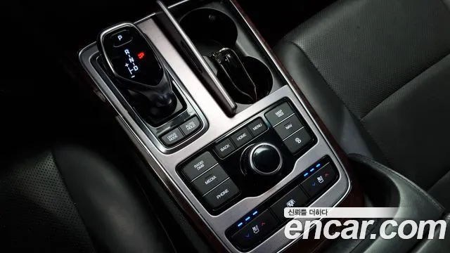 Hyundai Equus 2015 — фото 9