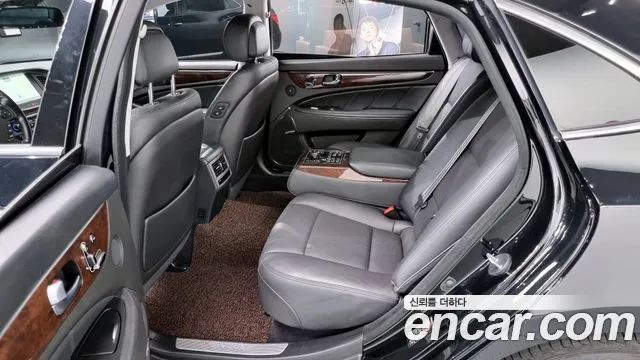 Hyundai Equus 2015 — фото 12