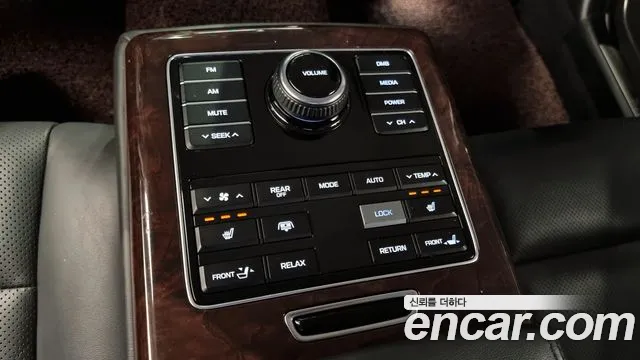 Hyundai Equus 2015 — фото 18