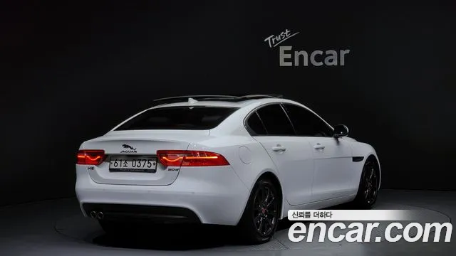 Jaguar XE 2016 — фото 2