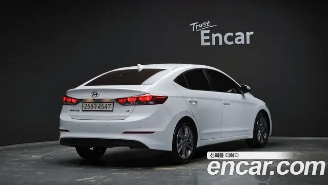 Hyundai AVANTE 2018 — фото 2
