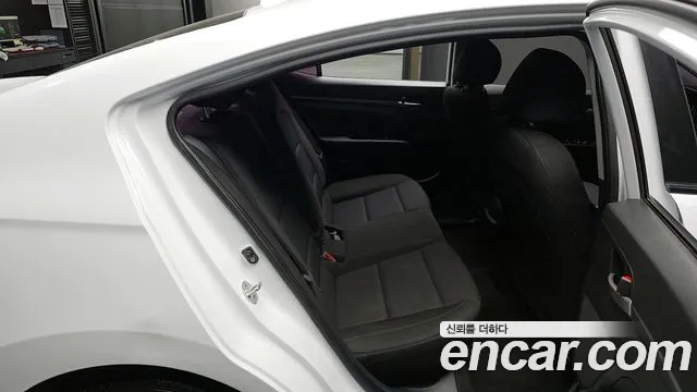 Hyundai AVANTE 2018 — фото 11