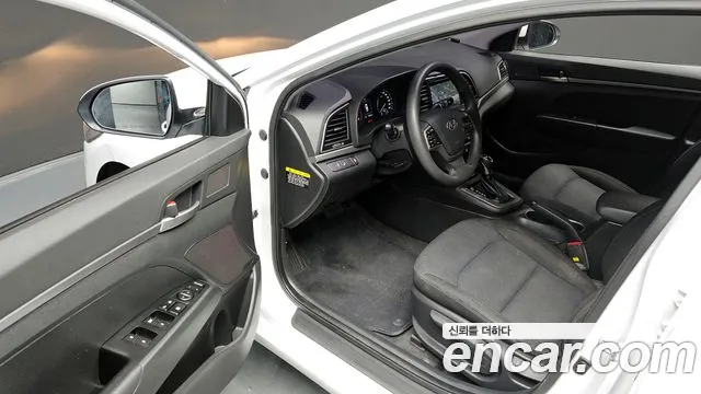 Hyundai AVANTE 2018 — фото 12