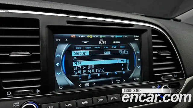 Hyundai AVANTE 2018 — фото 16