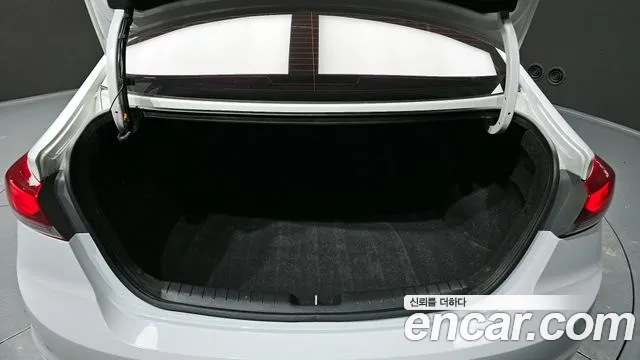 Hyundai AVANTE 2018 — фото 20