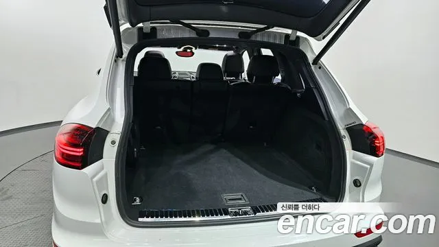 Porsche Cayenne 2016 — фото 13