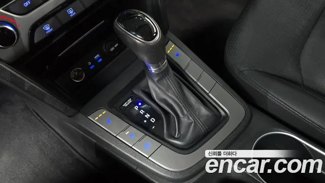 Hyundai AVANTE 2017 — фото 9