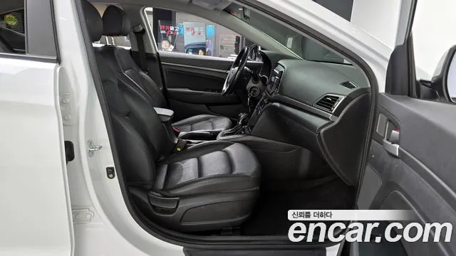 Hyundai AVANTE 2017 — фото 10