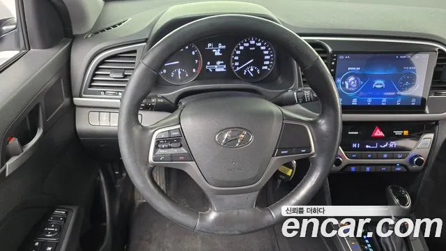 Hyundai AVANTE 2017 — фото 13