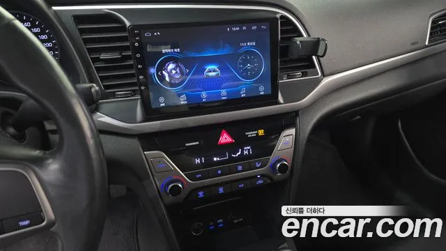 Hyundai AVANTE 2017 — фото 14