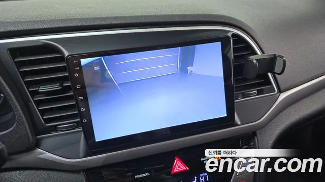 Hyundai AVANTE 2017 — фото 15
