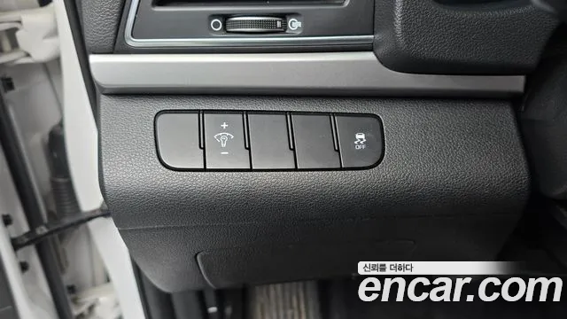 Hyundai AVANTE 2017 — фото 16