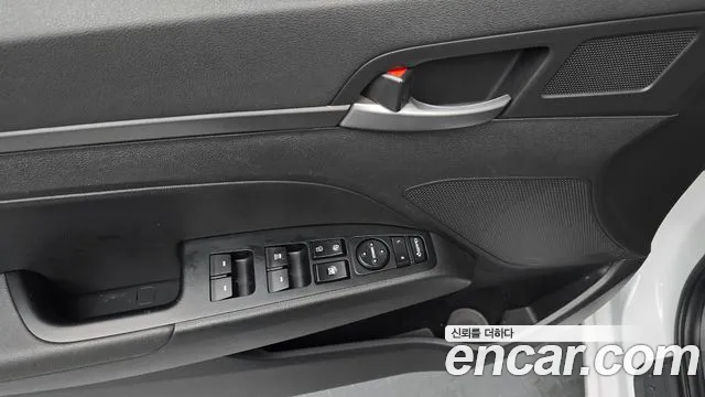 Hyundai AVANTE 2017 — фото 17