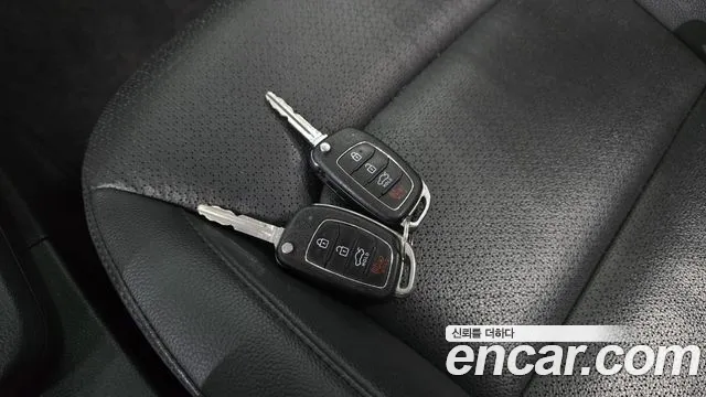 Hyundai AVANTE 2017 — фото 18