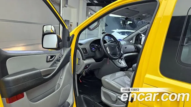 Hyundai Starex 2018 — фото 10