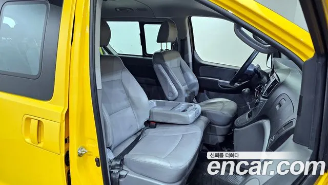 Hyundai Starex 2018 — фото 12