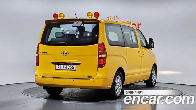 Hyundai Starex 2019 — фото 2