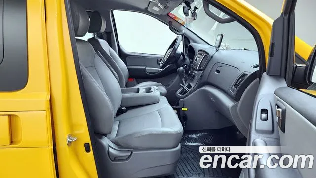 Hyundai Starex 2019 — фото 10