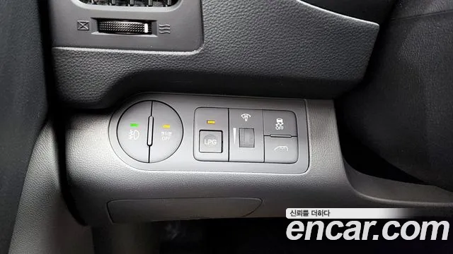 Hyundai Starex 2019 — фото 13