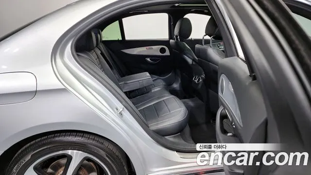 Mercedes-Benz E-Class 2020 — фото 12