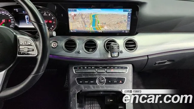 Mercedes-Benz E-Class 2020 — фото 14