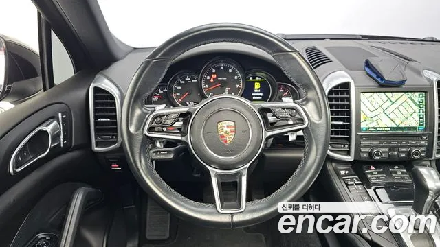 Porsche Cayenne 2016 — фото 15