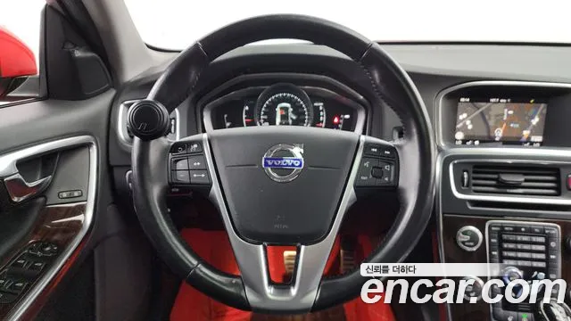 Volvo V60 2018 — фото 13